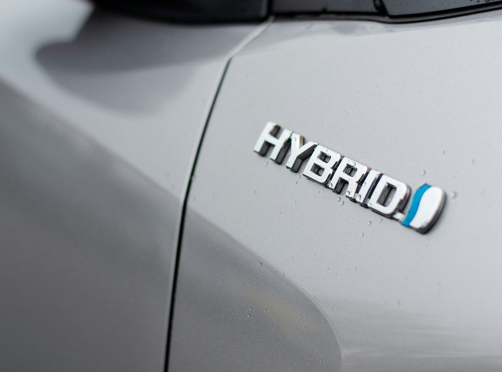 Véhicule hybride Toyota — badge Hybrid, réparation batterie haute tension en Centre-Val de Loire